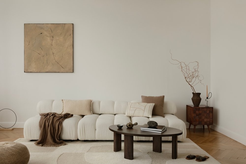 Bulk Order 31 A,Serene,,Minimalist,Living,Room,With,A,Plush,,White,Sofa